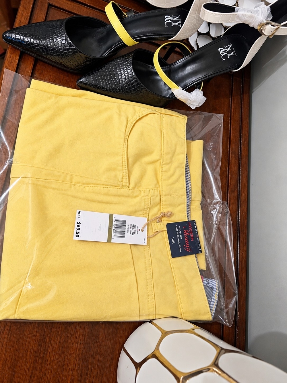Tommy Hilfiger Women’s Bright Yellow Skinny-Leg Jeans - Picture 2 of 11